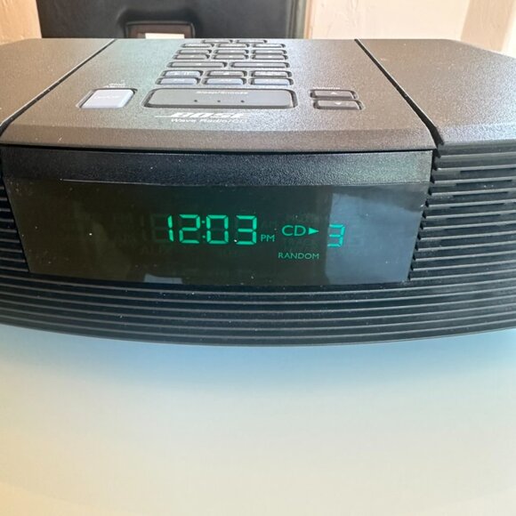 Bose Wave Radio/CD Player Alarm Clock - Picture 2 of 3